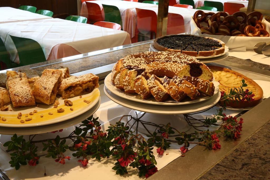 Albergo Quarto Pirovano 파소 스텔비오 외부 사진
