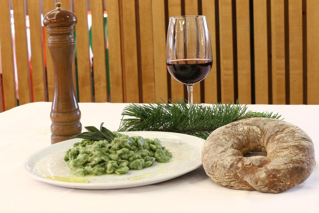 Albergo Quarto Pirovano 파소 스텔비오 외부 사진