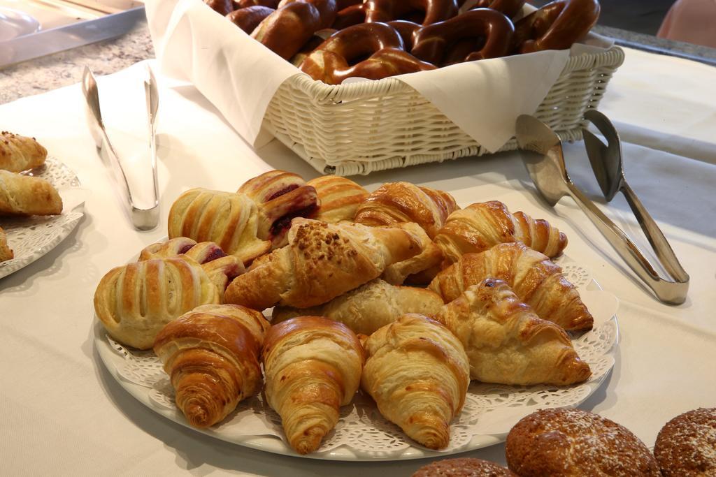 Albergo Quarto Pirovano 파소 스텔비오 외부 사진