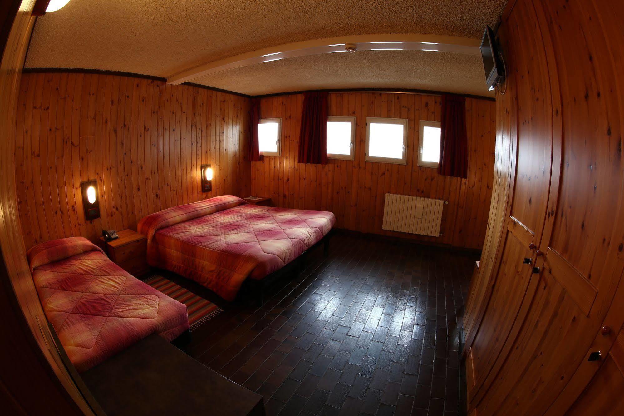 Albergo Quarto Pirovano 파소 스텔비오 외부 사진