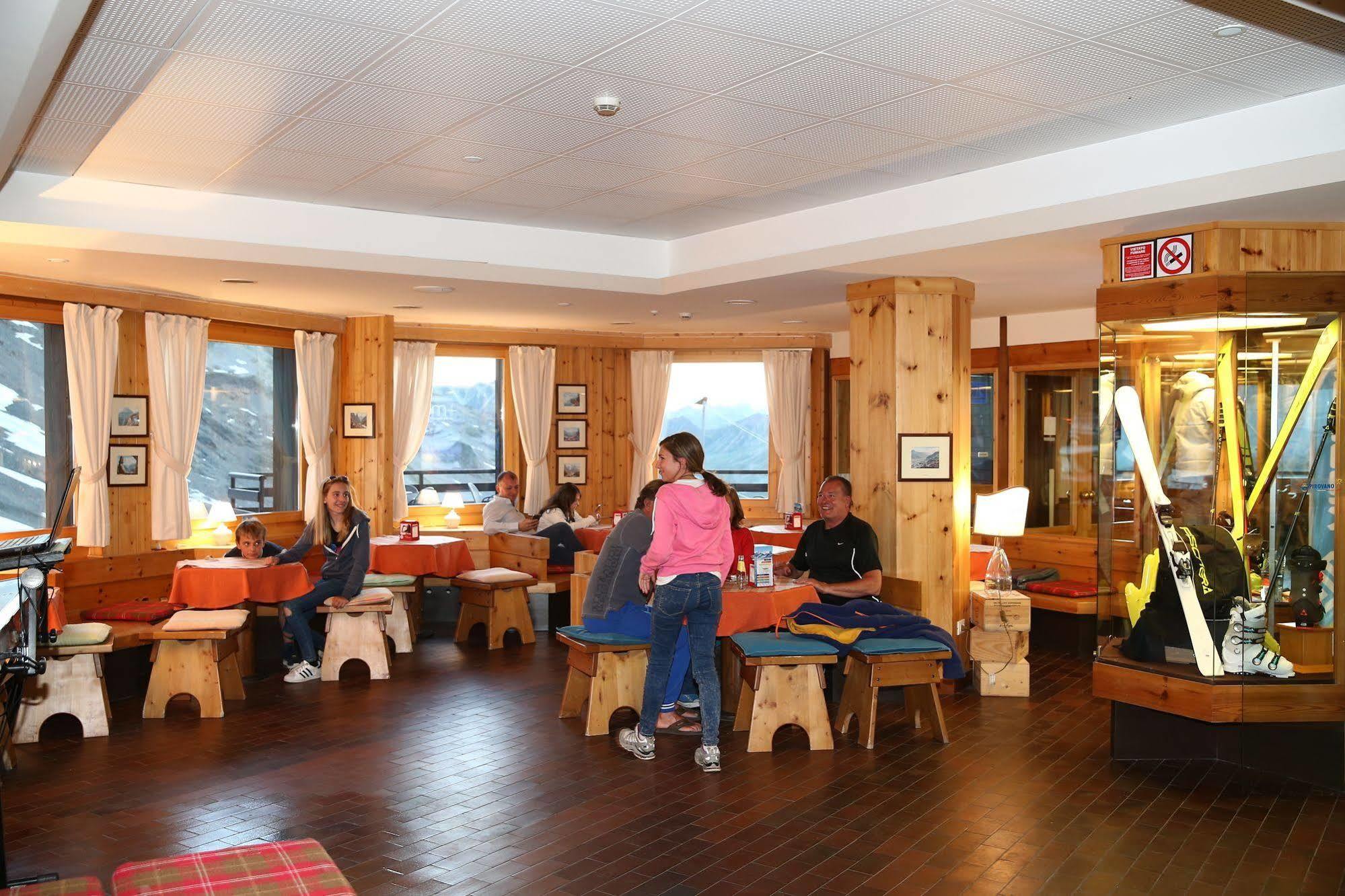 Albergo Quarto Pirovano 파소 스텔비오 외부 사진